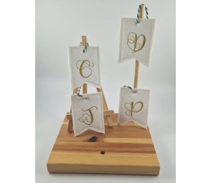 ADVENTSKALENDER 16. Dezember - Stickserie ITH Wimpel Monogram